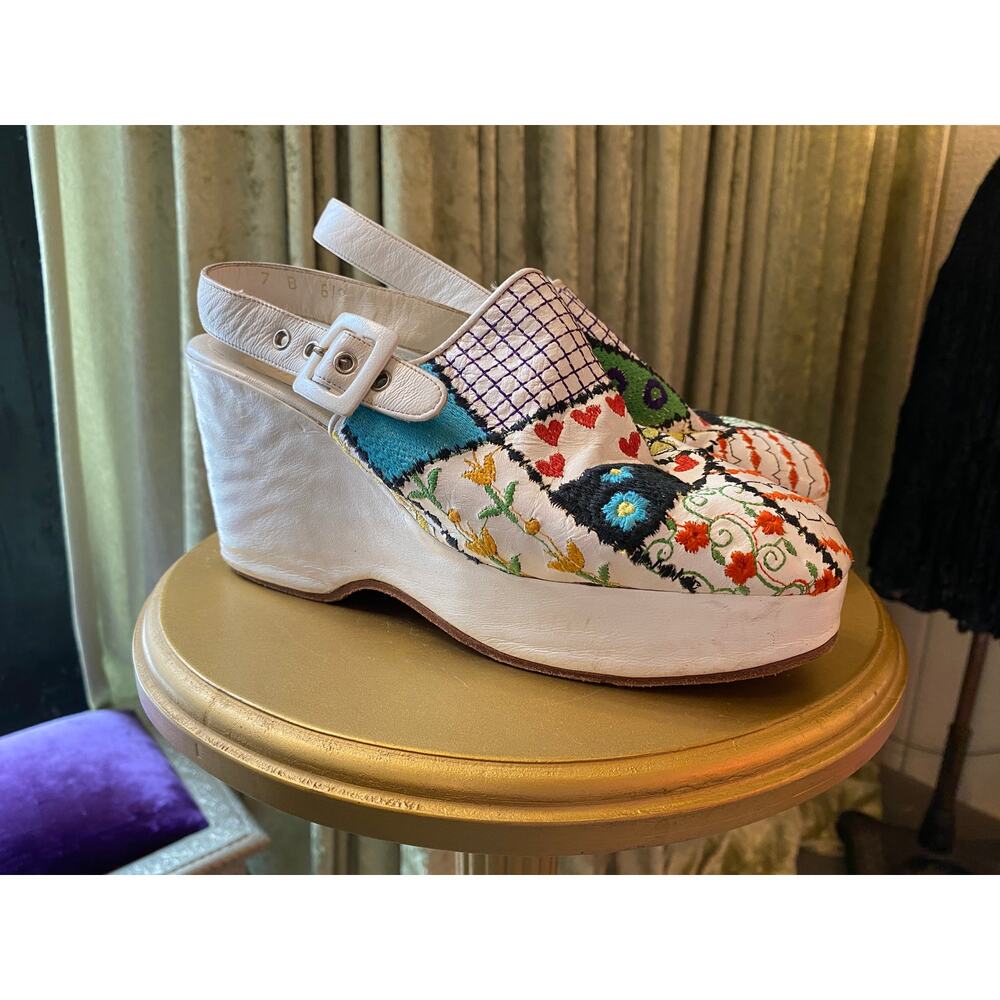 vintage 1960s white embroidered platforms Jerrold Edouard novelty shoes mod 7